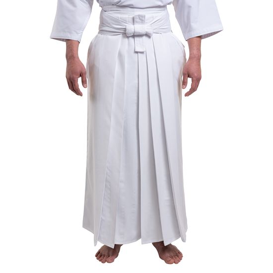 la tenue en iaido se compose d'un hakama (jupe-pantalons)